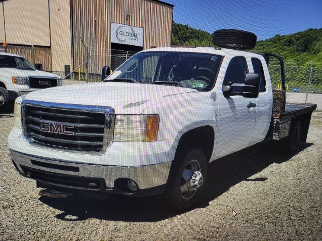 Used 2008 GMC Sierra 3500 W/T w/ Work Truck Preferred Package AWD/4WD image 2
