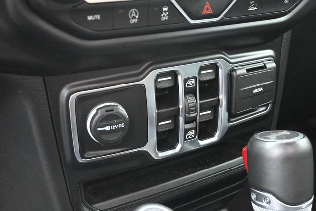 Used 2023 Jeep Wrangler Unlimited Sahara AWD/4WD image 23