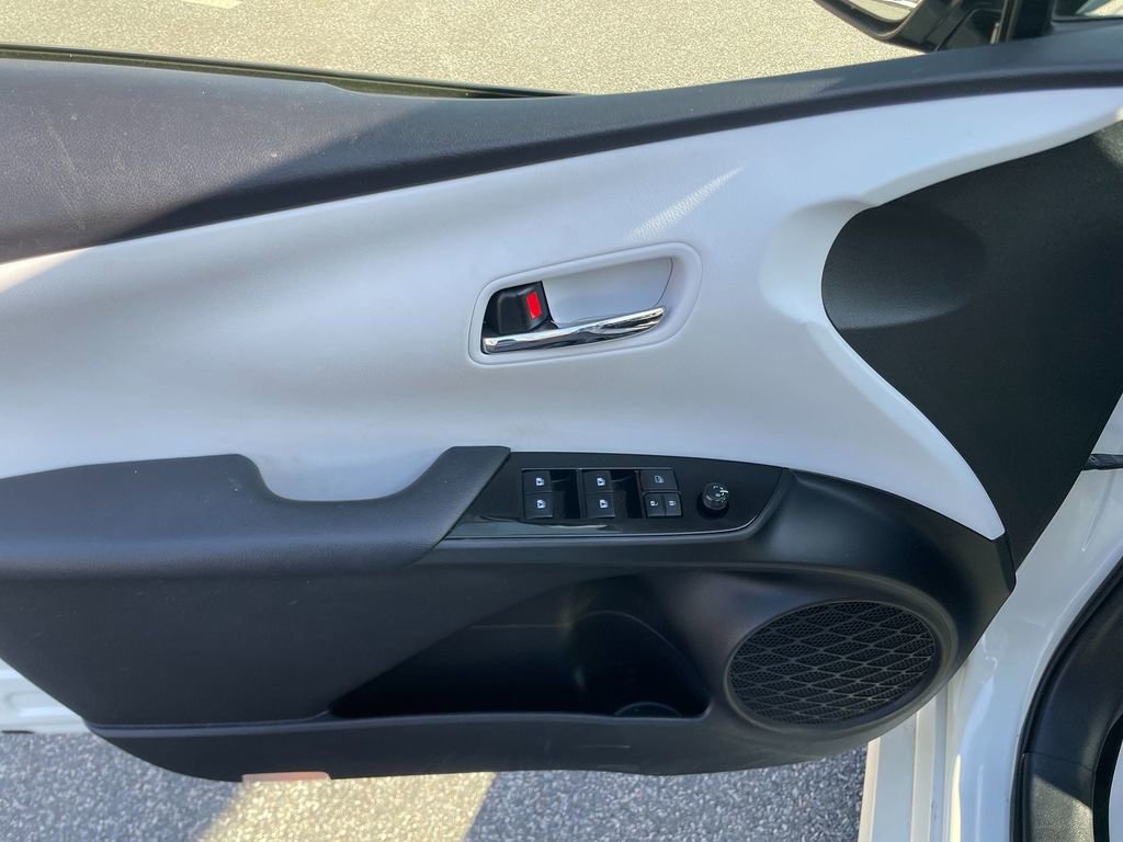 Used 2018 Toyota Prius Three image 11