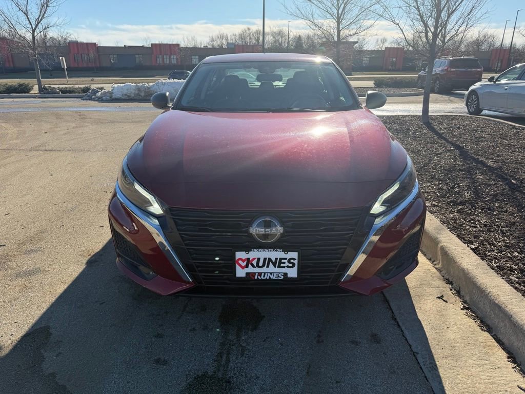 Used 2024 Nissan Altima 2.5 SV image 2