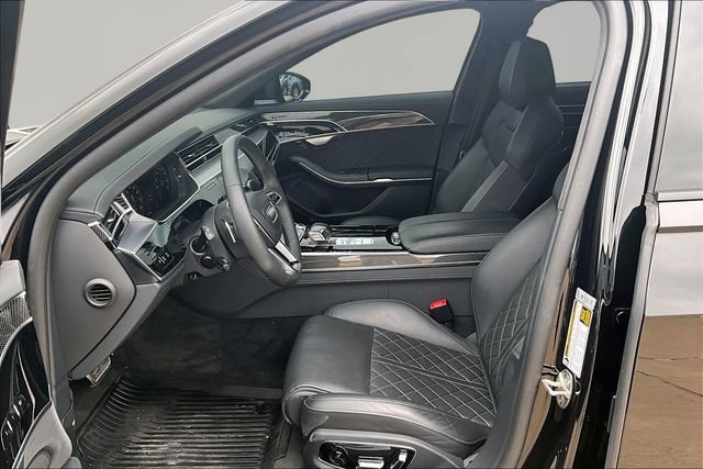 Used 2024 Audi S8 w/ S8 Comfort Plus Package AWD/4WD image 27