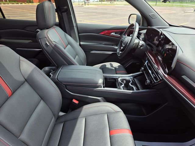 Used 2024 Chevrolet Traverse RS AWD/4WD image 38