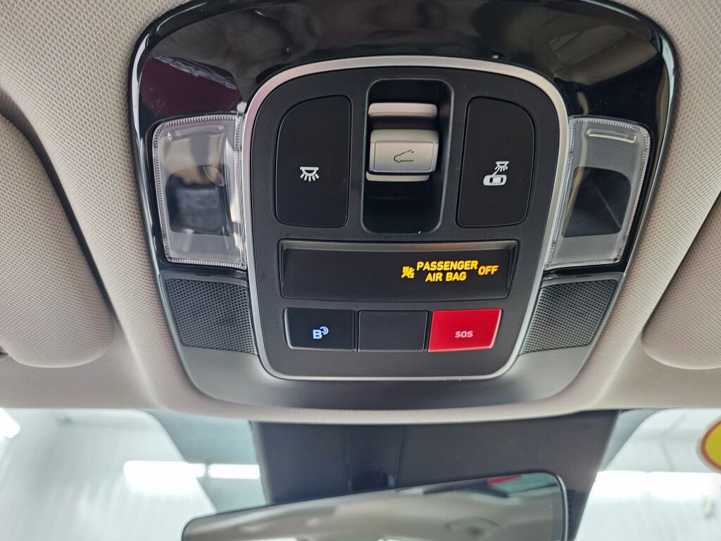 Used 2025 Hyundai Sonata Limited FWD image 22