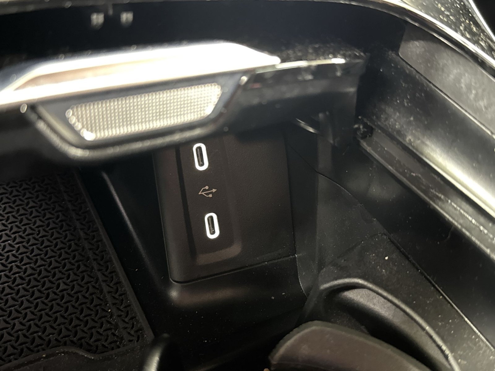 Used 2025 Mercedes-Benz GLC 300 4MATIC image 43