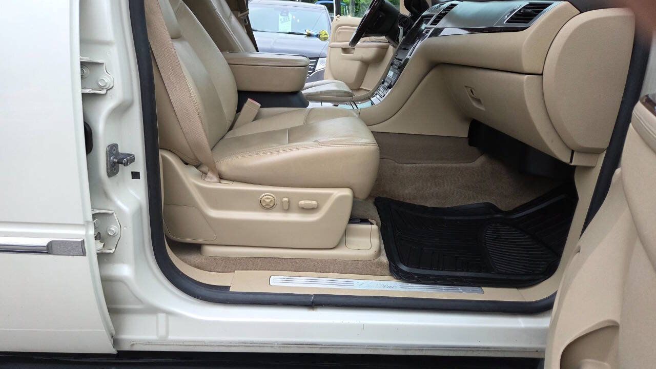Used 2010 Cadillac Escalade ESV Luxury AWD/4WD image 44