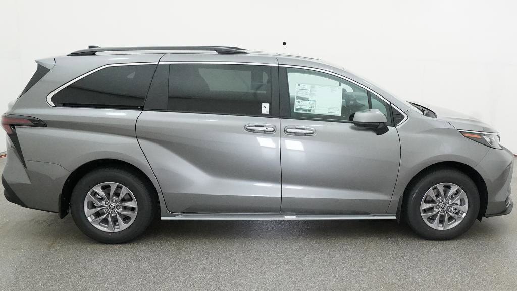 New 2026 Toyota Sienna XLE FWD image 42