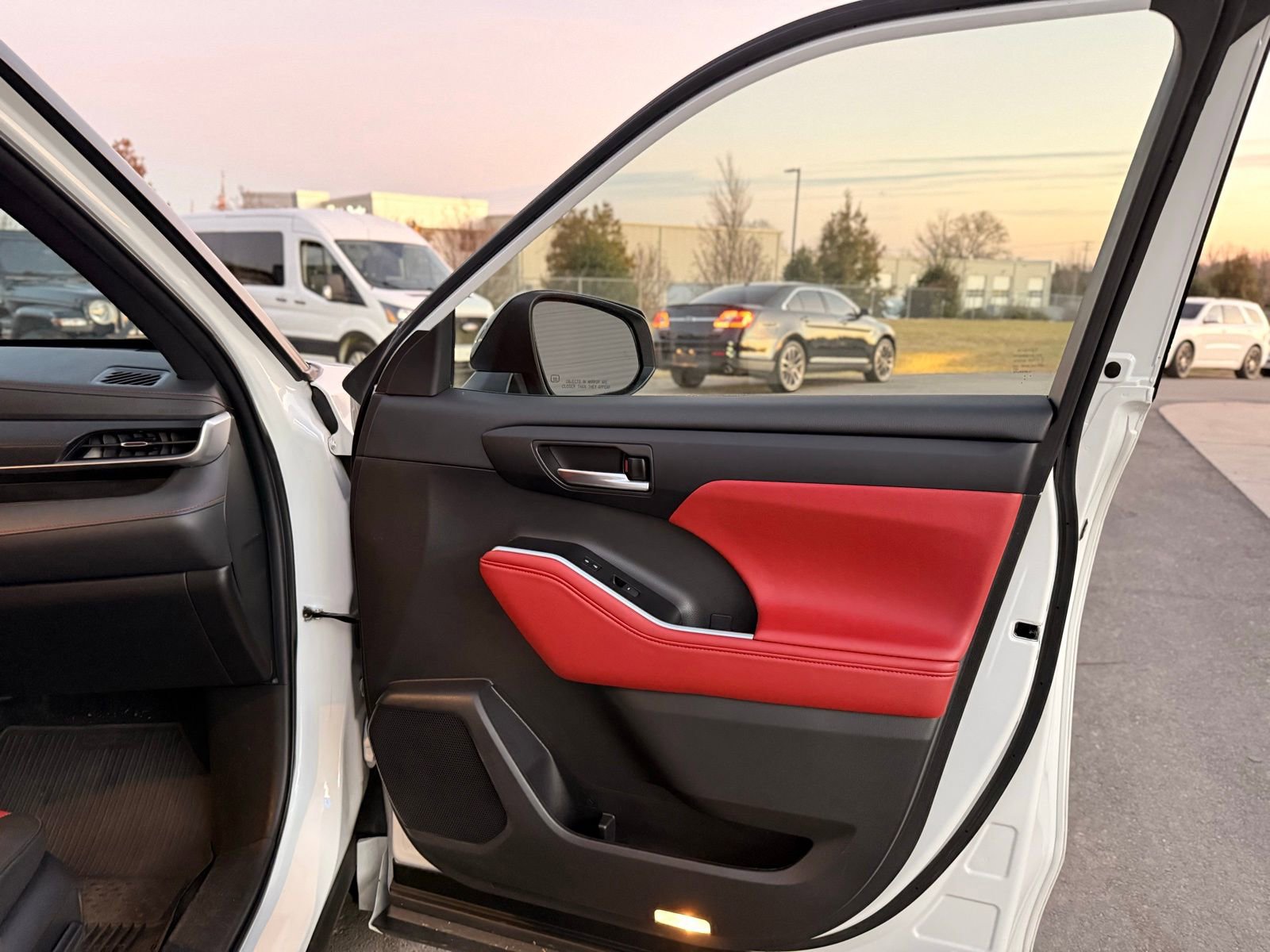 Used 2023 Toyota Highlander XSE image 24