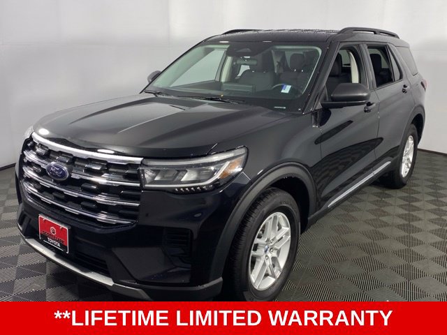 Used 2025 Ford Explorer Active AWD/4WD image 3