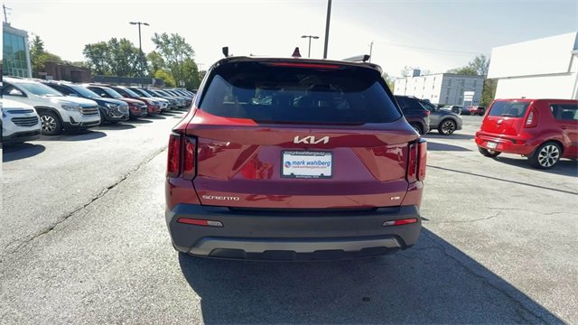 Used 2023 Kia Sorento S w/ Panoramic Sunroof Package image 7