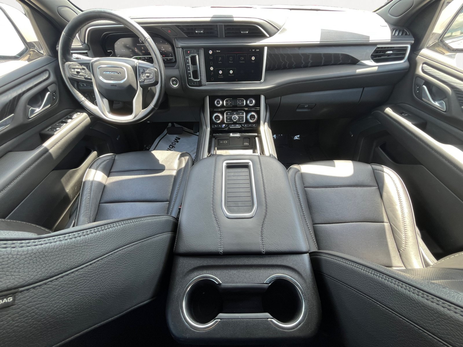 Used 2022 GMC Yukon XL Denali AWD/4WD image 3