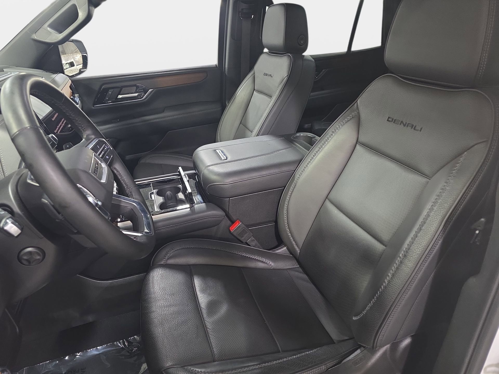 Used 2025 GMC Yukon Denali image 15