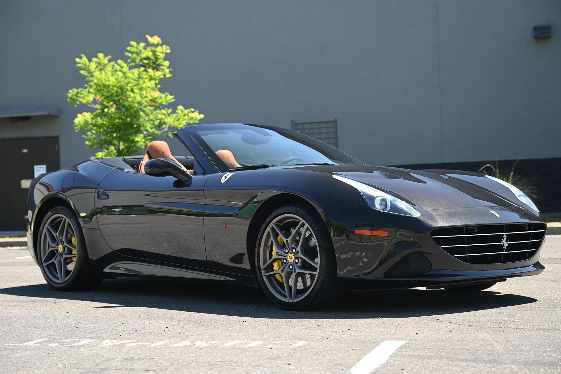 Used 2016 Ferrari California T RWD image 1