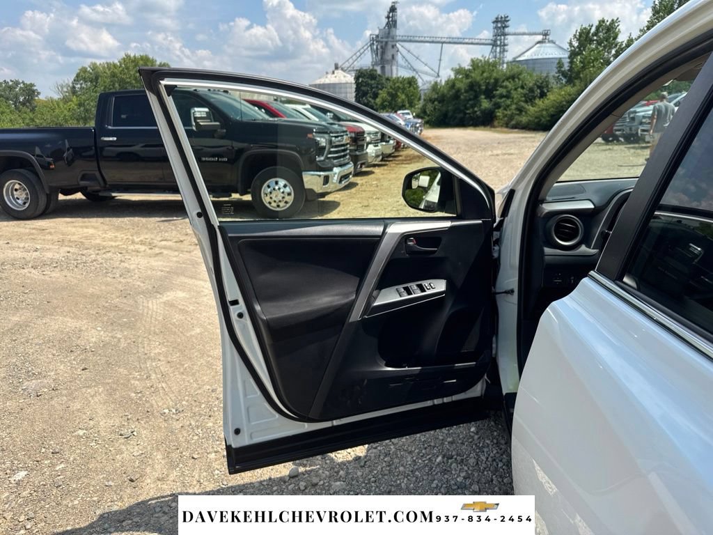 Used 2017 Toyota RAV4 LE w/ All Weather Liner Package AWD/4WD image 18