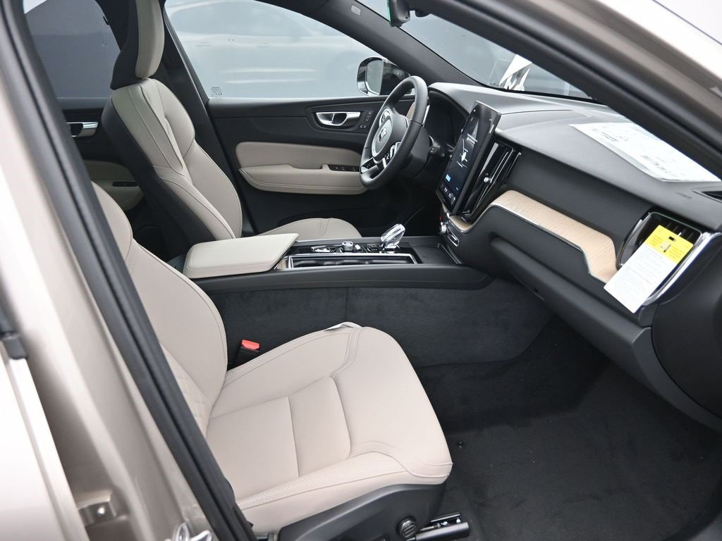 New 2026 Volvo XC60 B5 Plus w/ Protection Package Premier image 38