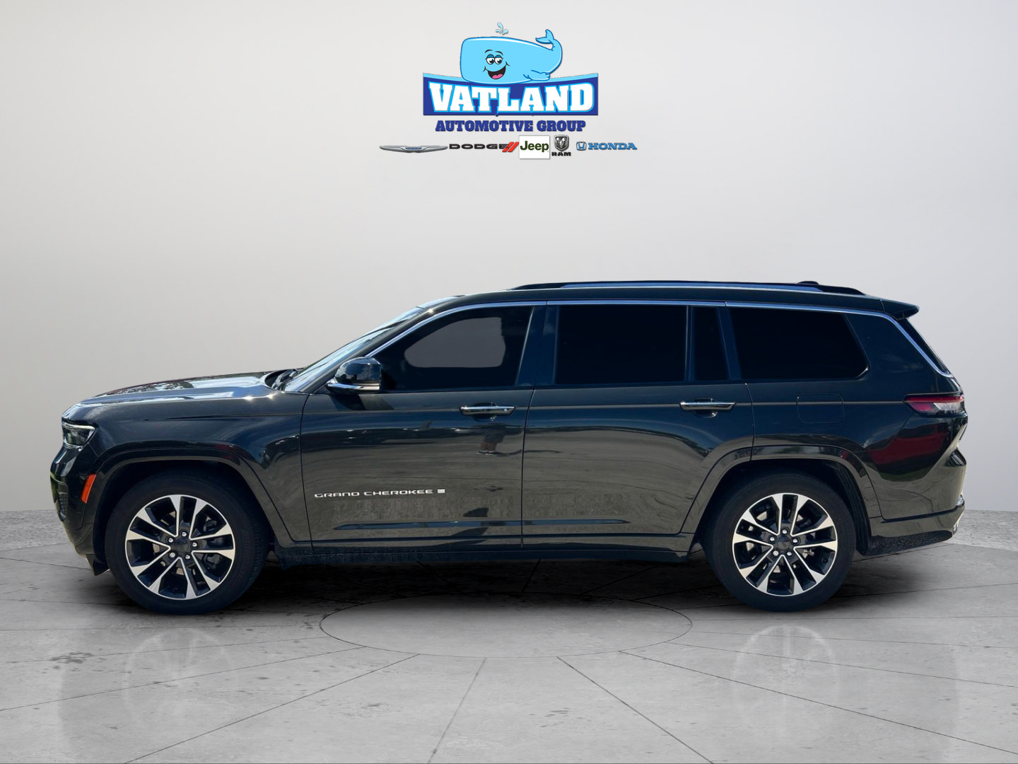 Certified 2023 Jeep Grand Cherokee L Overland w/ Rear Seat Video Group I AWD/4WD image 2