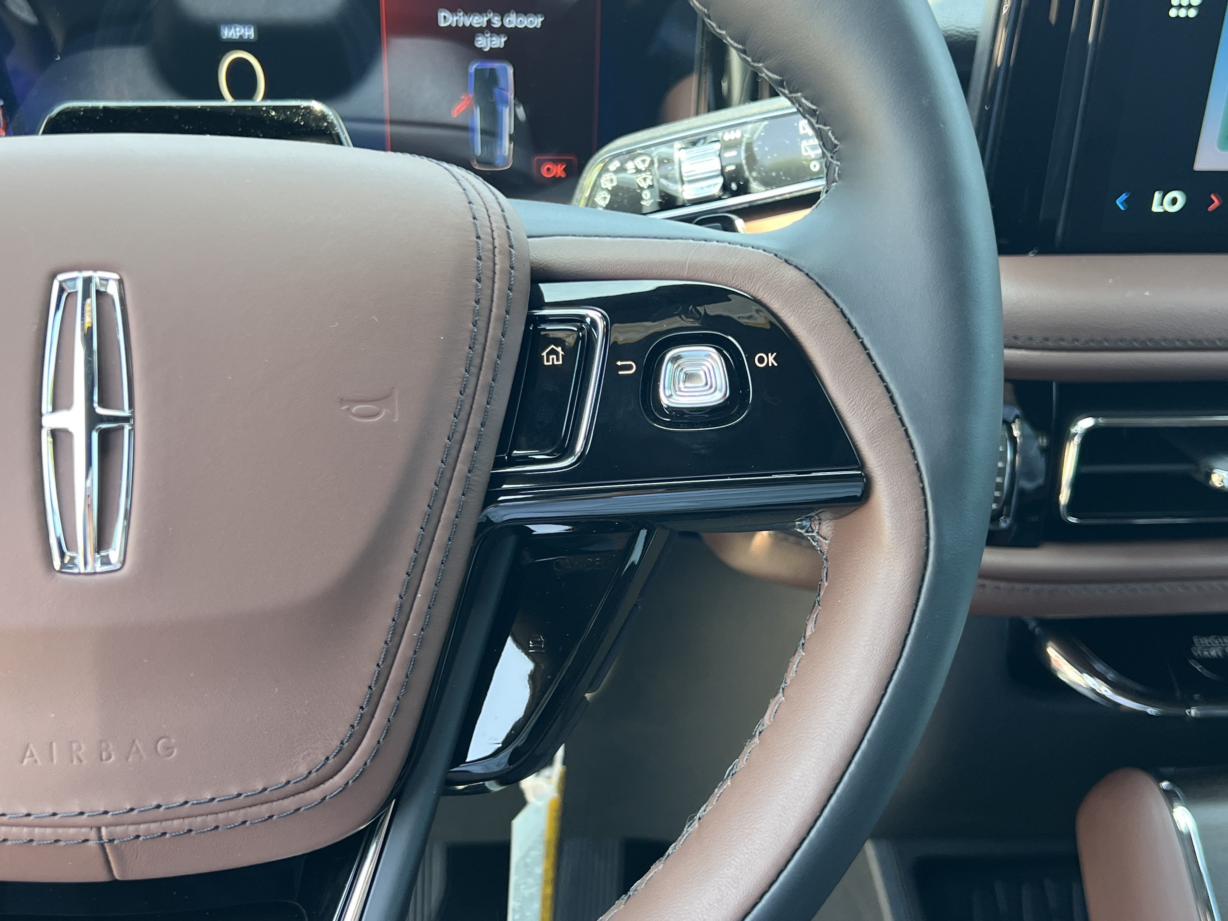 New 2026 Lincoln Aviator Reserve AWD/4WD image 12