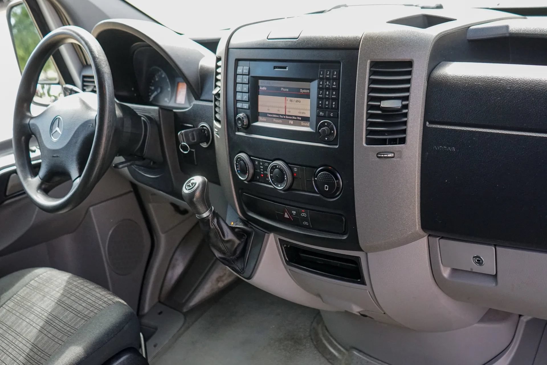 Used 2016 Mercedes-Benz Sprinter 2500 image 30