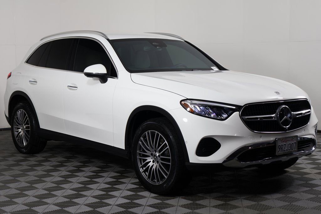 Certified 2025 Mercedes-Benz GLC 300 image 3