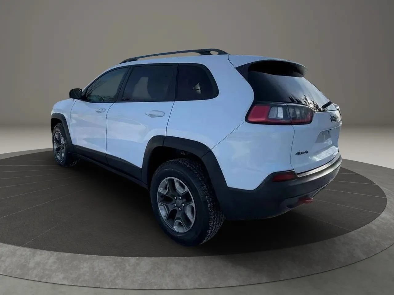 Used 2019 Jeep Cherokee Trailhawk AWD/4WD image 2