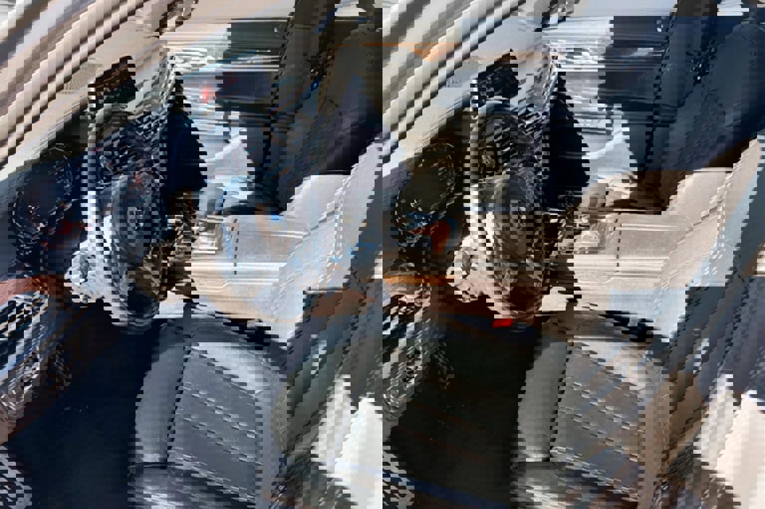 Used 2021 BMW 740i w/ M Sport Package image 10