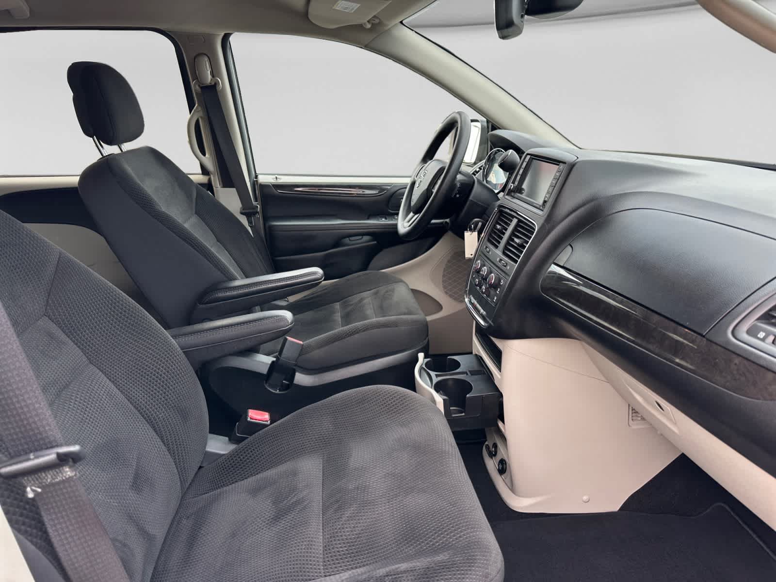 Used 2019 Dodge Grand Caravan SE FWD image 18