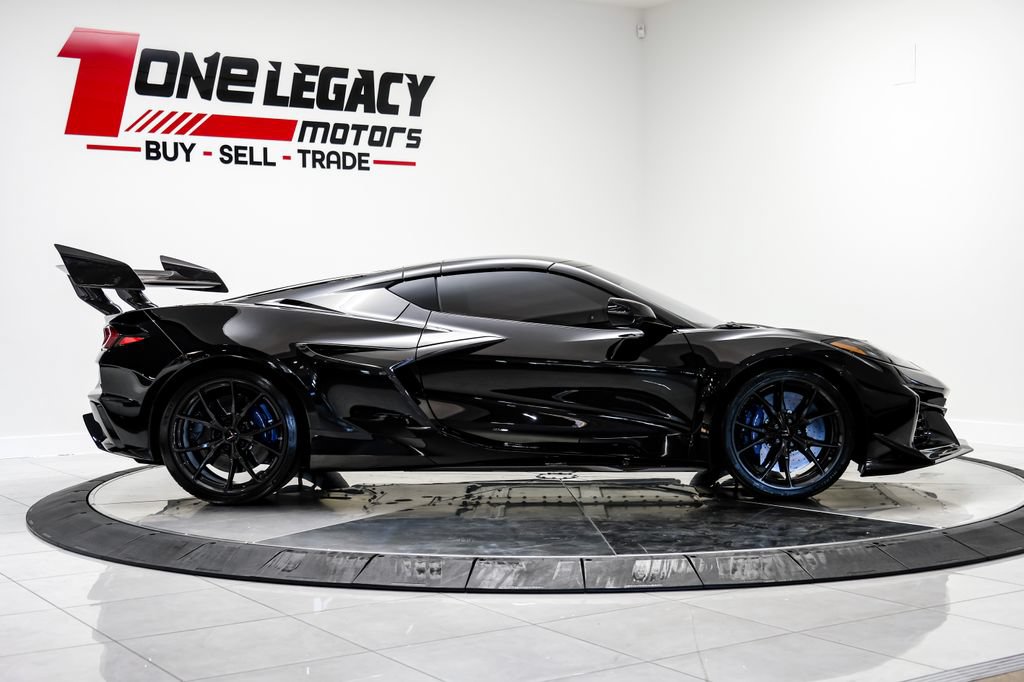 Used 2026 Chevrolet Corvette ZR1 w/ ZR1 Carbon Fiber Aero Package RWD image 9