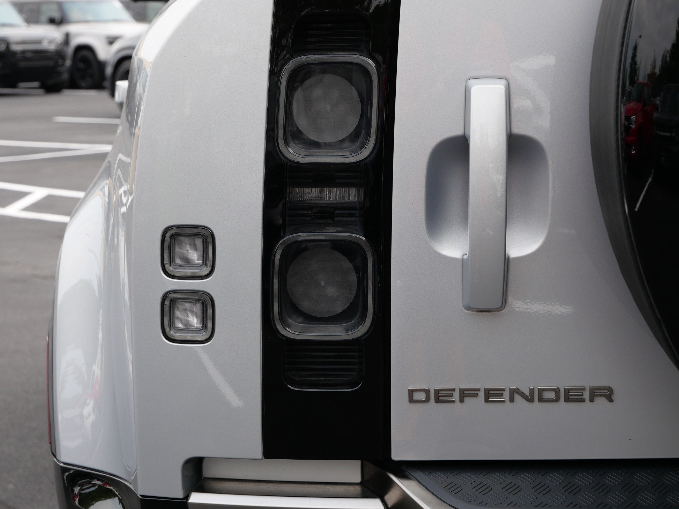 Certified 2024 Land Rover Defender 110 X AWD/4WD image 11