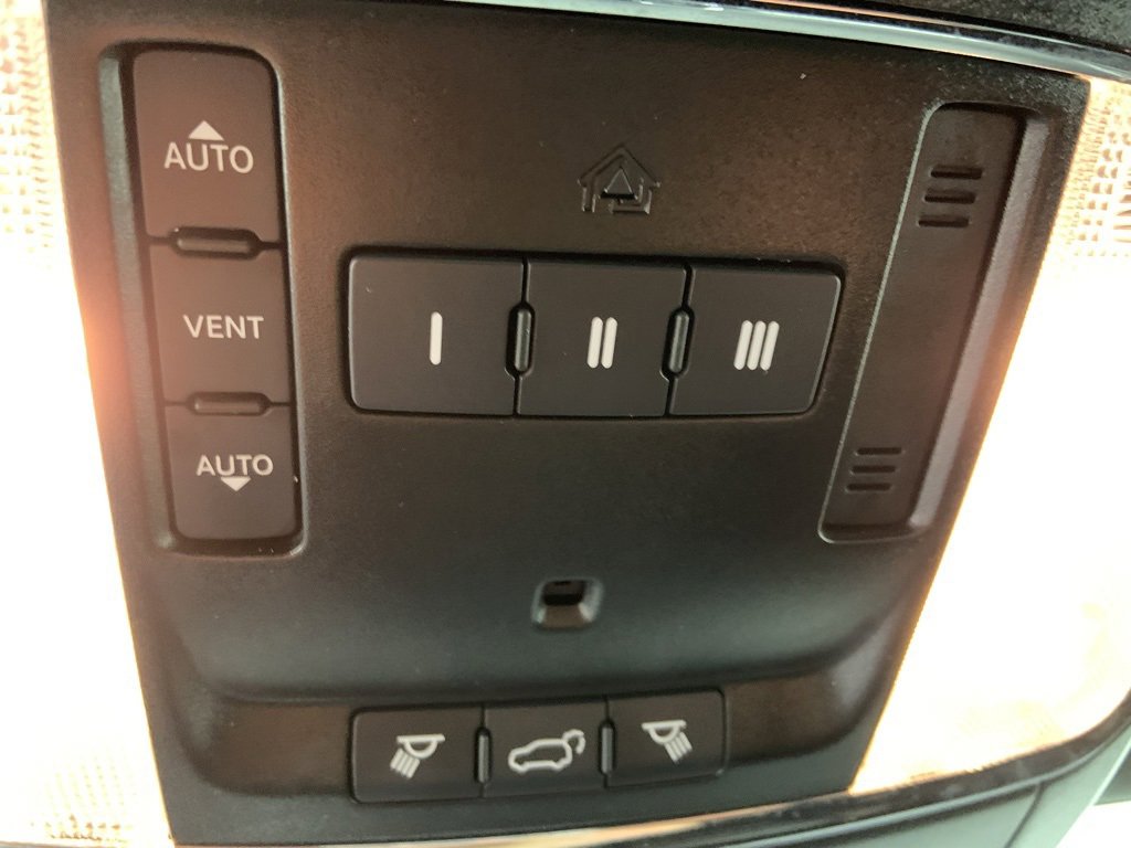 Used 2021 Jeep Grand Cherokee Limited image 34