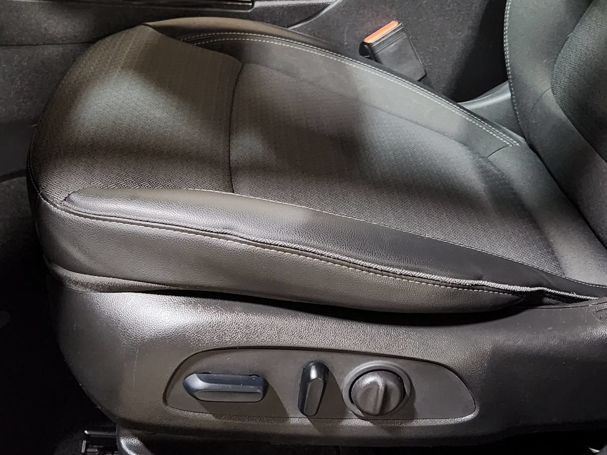 Used 2022 Buick Encore GX Select w/ Sport Touring Package FWD image 45