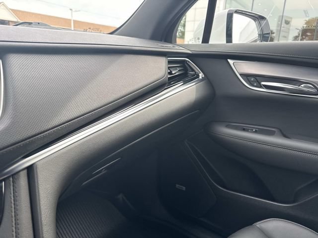 Certified 2024 Cadillac XT6 Luxury w/ LPO, Floor Liner Package AWD/4WD image 47
