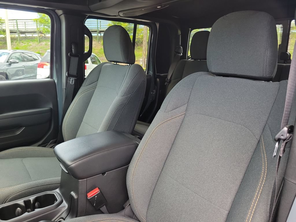 Used 2024 Jeep Gladiator Sport AWD/4WD image 19