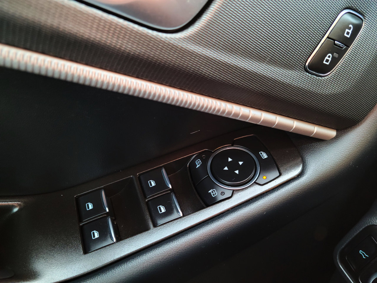 Used 2025 Ford Explorer ST-Line image 15