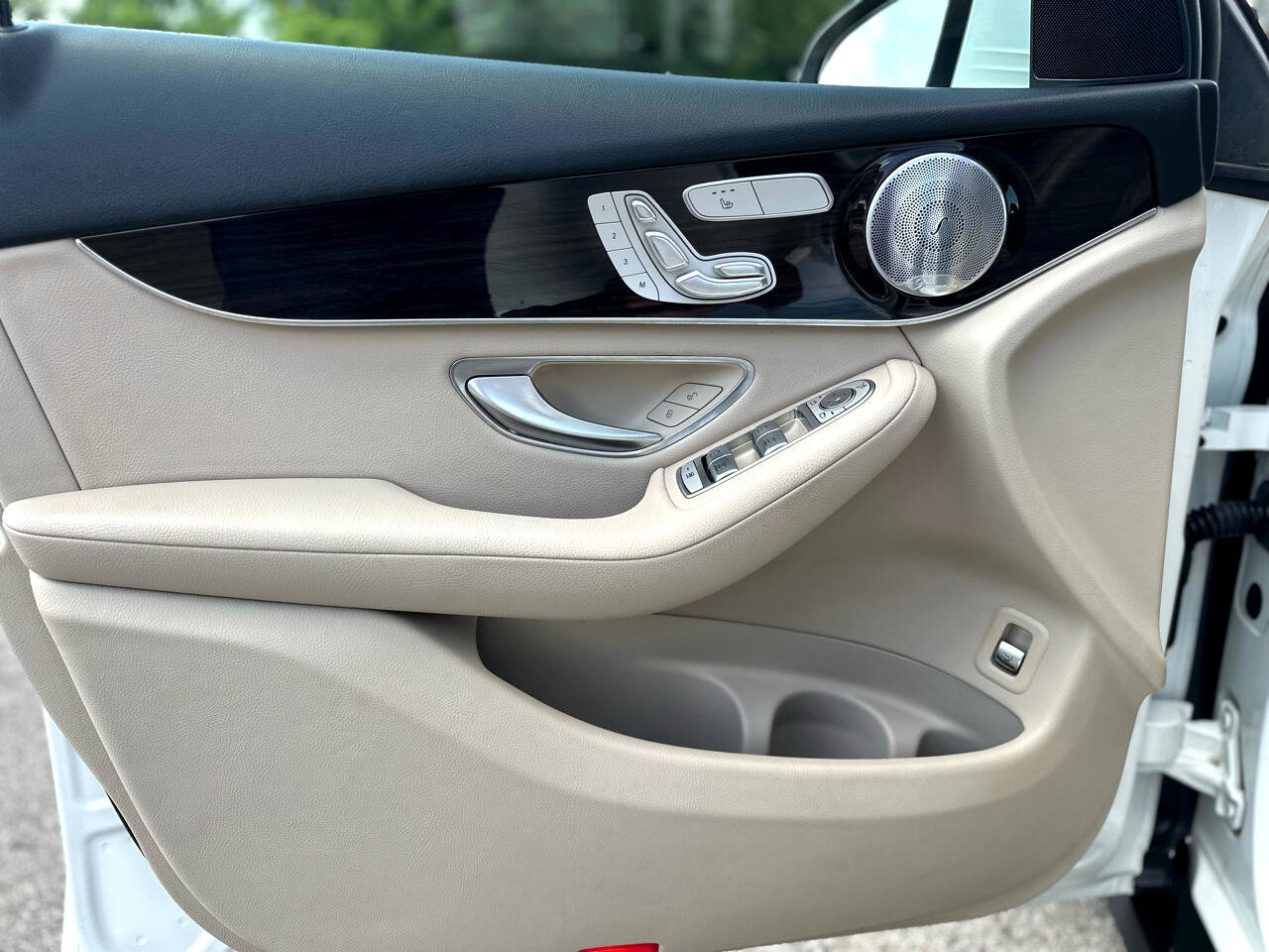 Used 2018 Mercedes-Benz GLC 300 4MATIC image 28