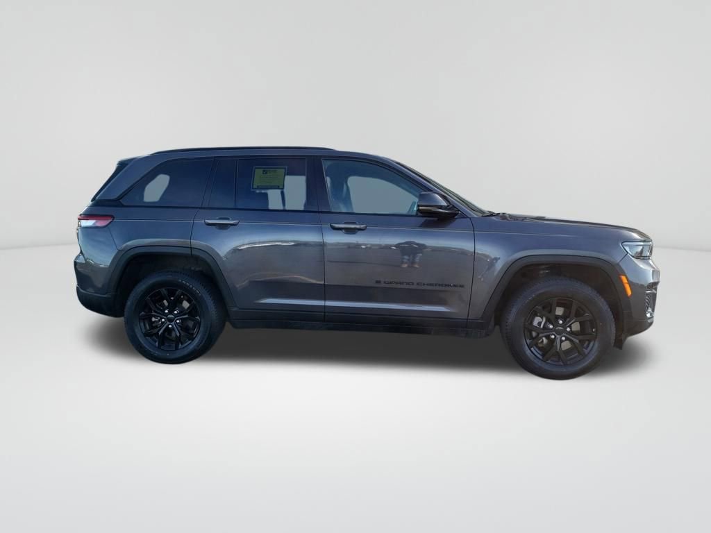 Used 2024 Jeep Grand Cherokee Altitude image 7