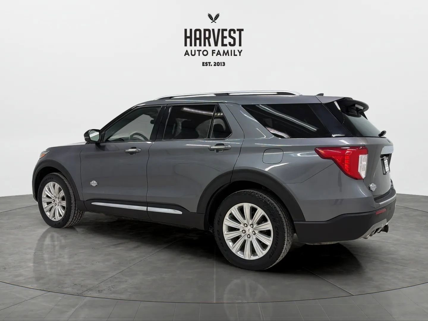 Used 2022 Ford Explorer King Ranch w/ Premium Technology Package image 3