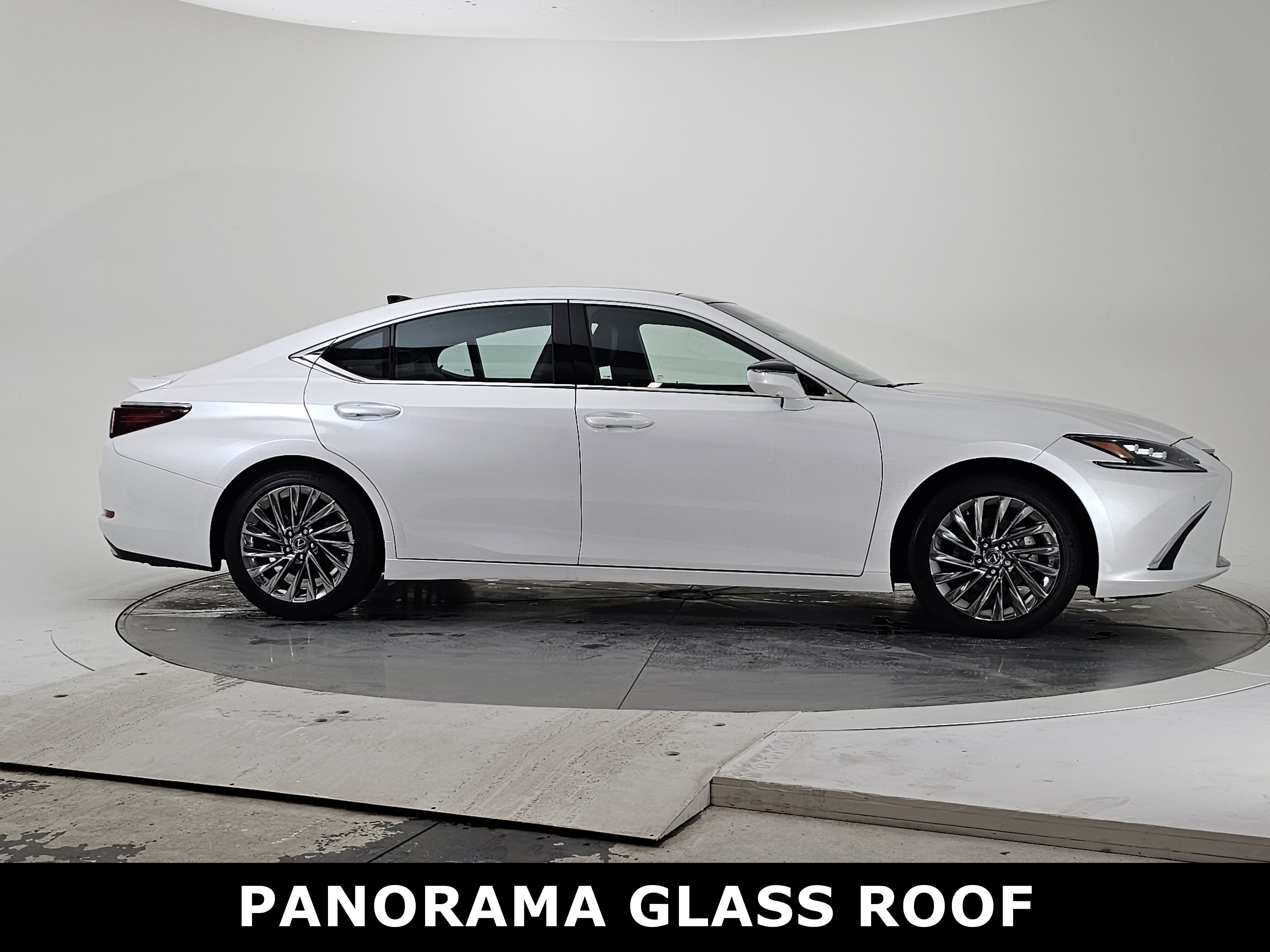 Used 2024 Lexus ES 350 Ultra Luxury w/ Accessory Package (Z1) image 2