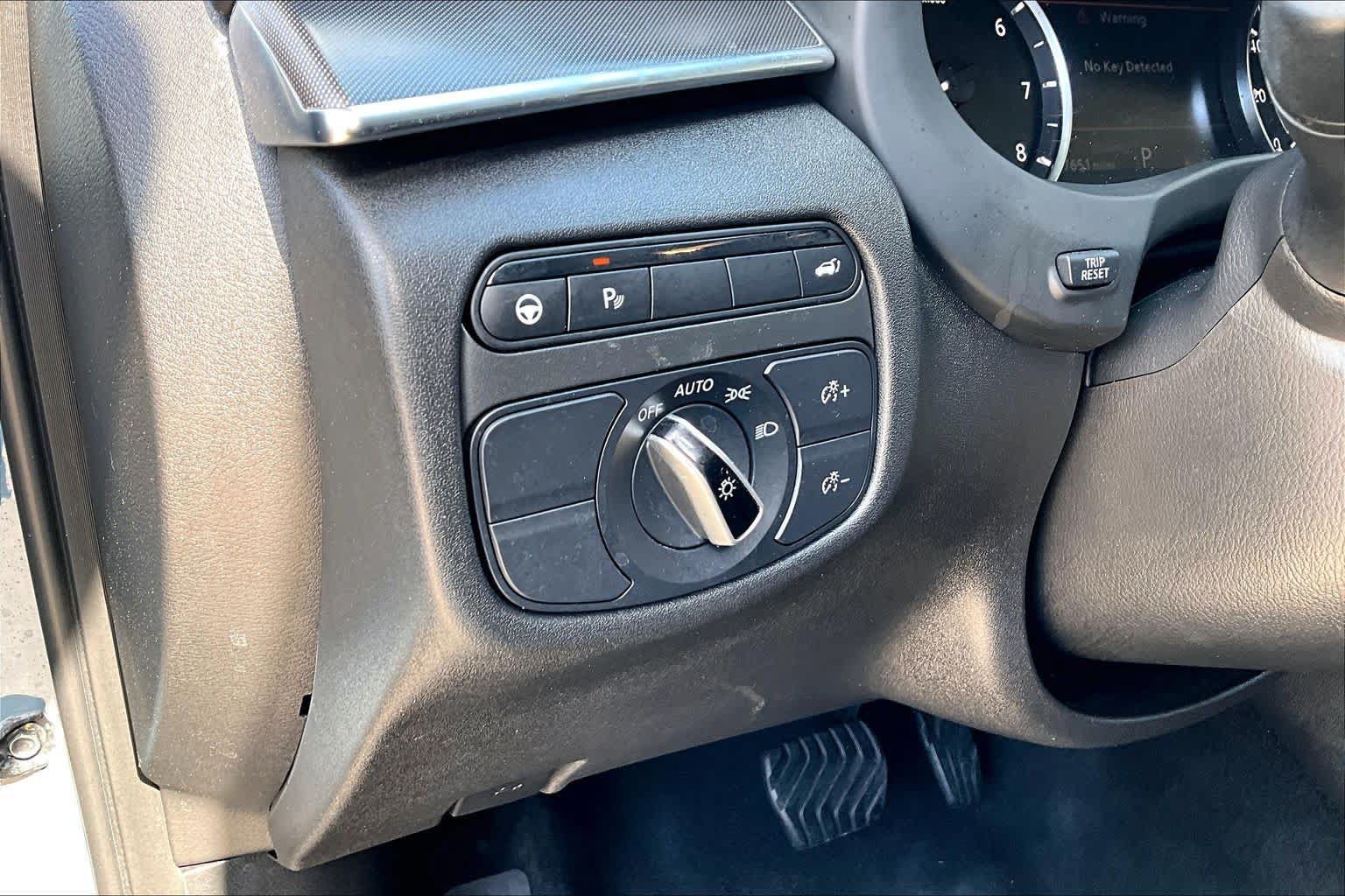 Used 2023 INFINITI QX50 Luxe FWD image 32
