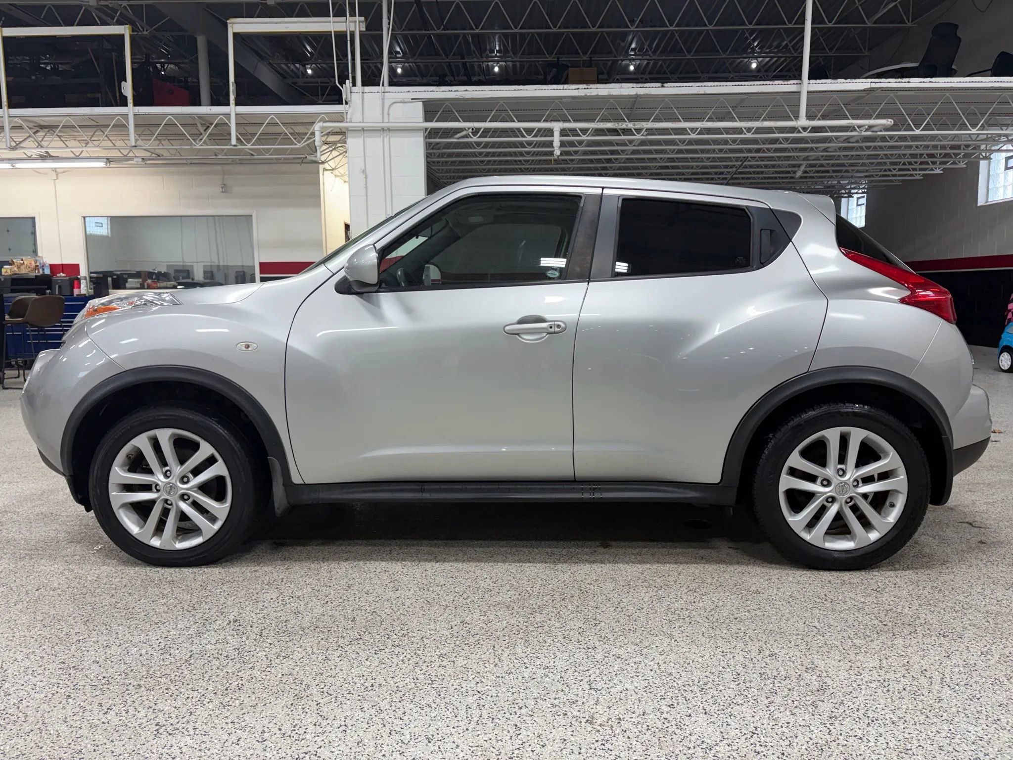 Used 2011 Nissan Juke SL image 9