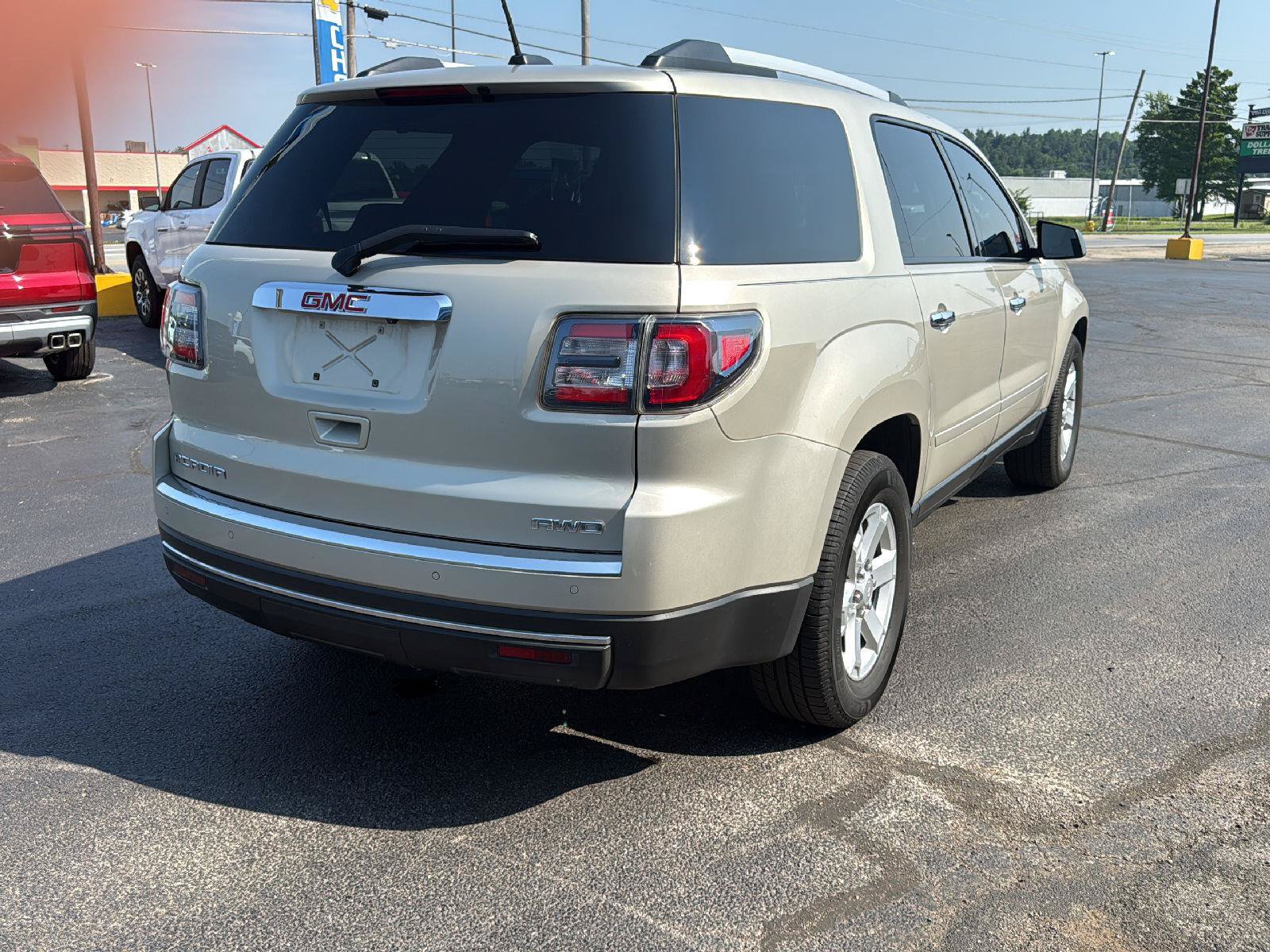 Used 2016 GMC Acadia SLE AWD/4WD image 5
