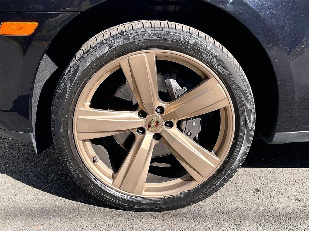 Certified 2023 Porsche Macan AWD/4WD image 14