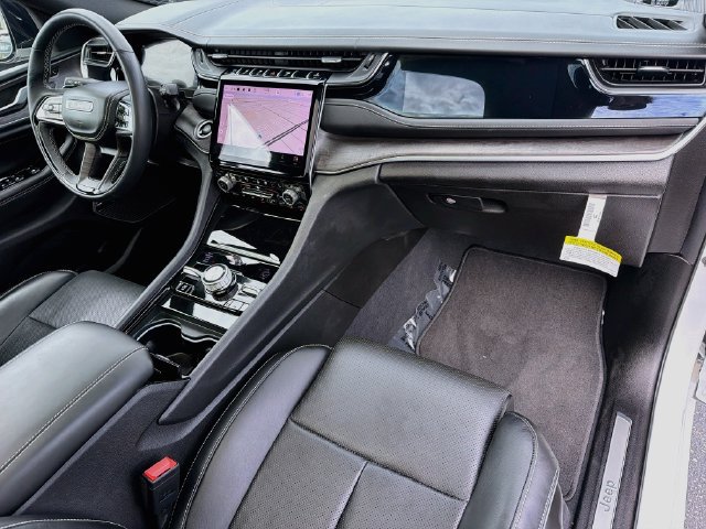 Used 2023 Jeep Grand Cherokee Overland w/ Advanced Protech Group III AWD/4WD image 32