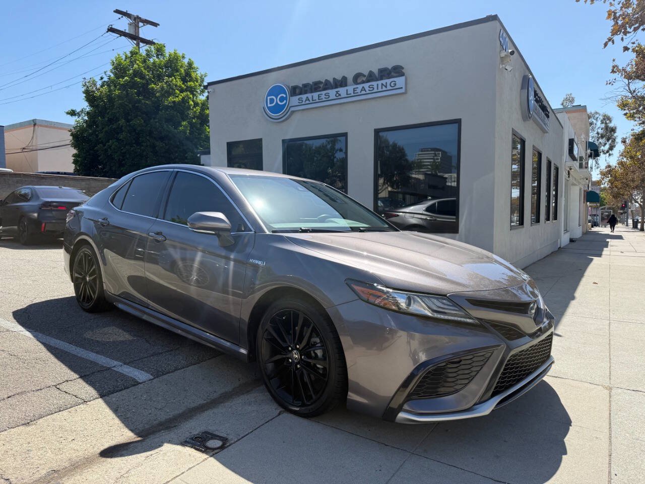 Used 2021 Toyota Camry XSE FWD image 2