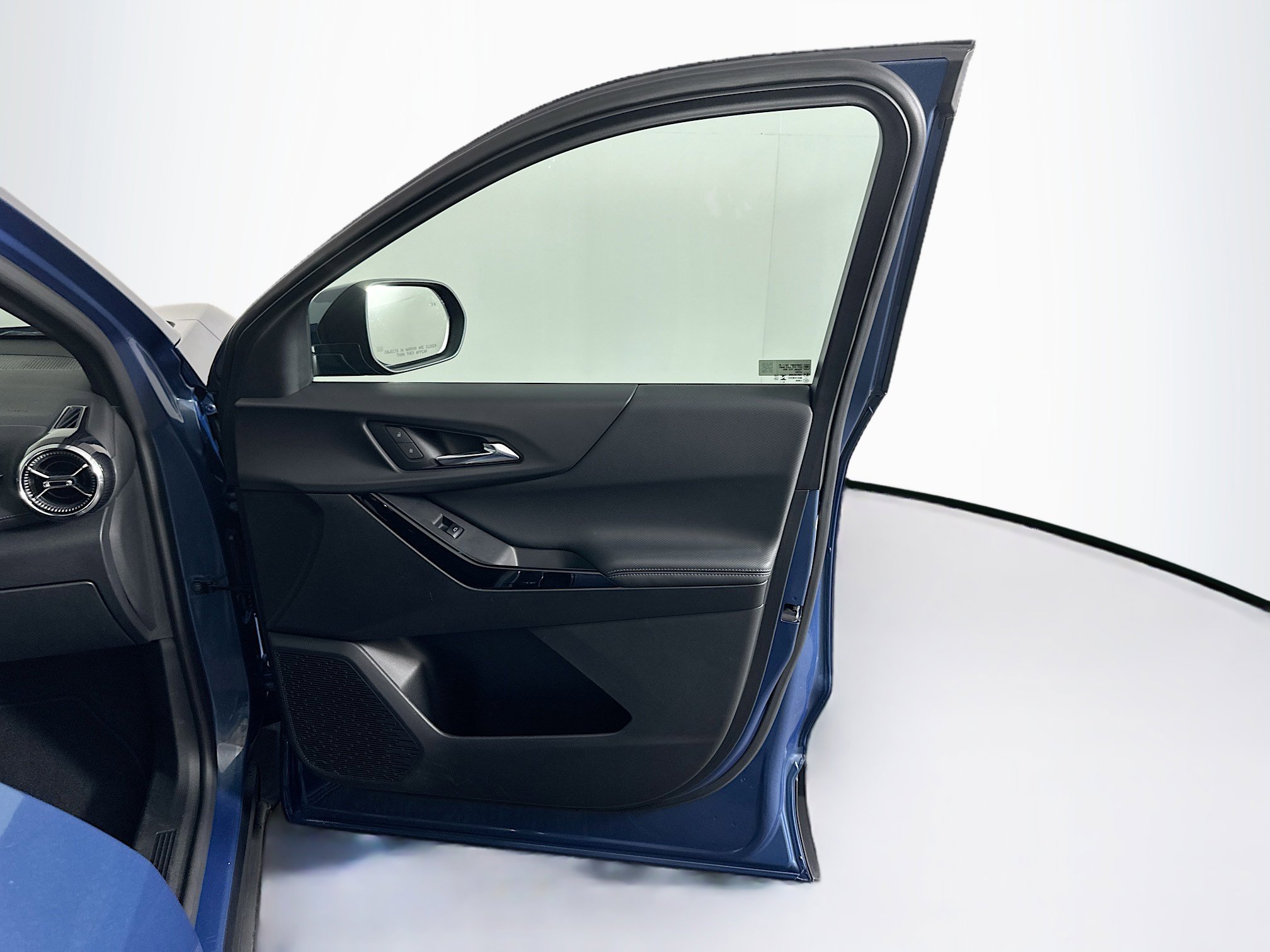 Used 2025 Chevrolet Equinox LT image 32