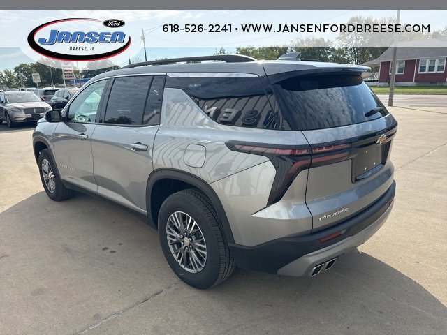 Used 2025 Chevrolet Traverse LT image 4