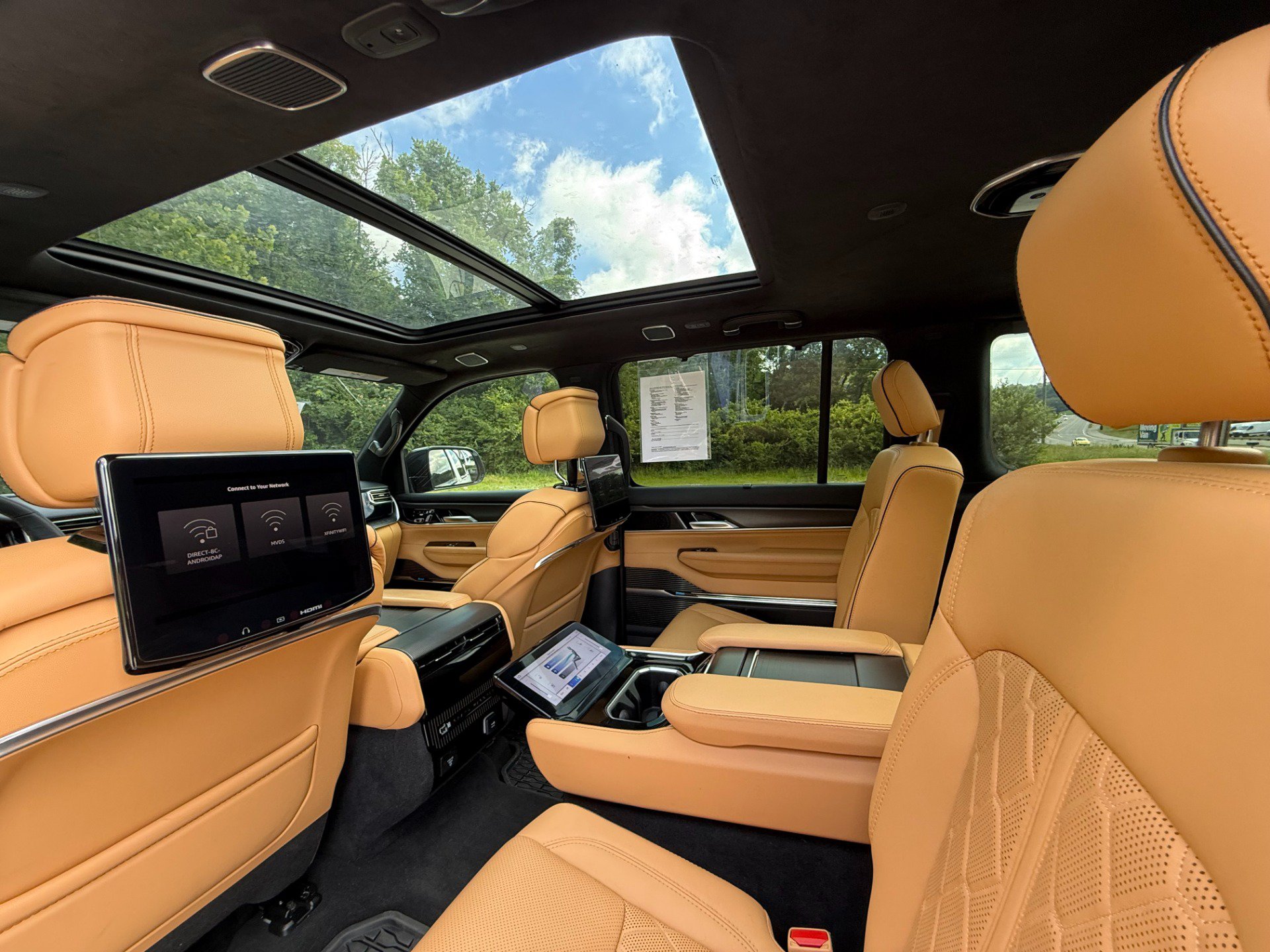 Used 2025 Jeep Grand Wagoneer Series III w/ Rear Seat Video Group 1 AWD/4WD image 42