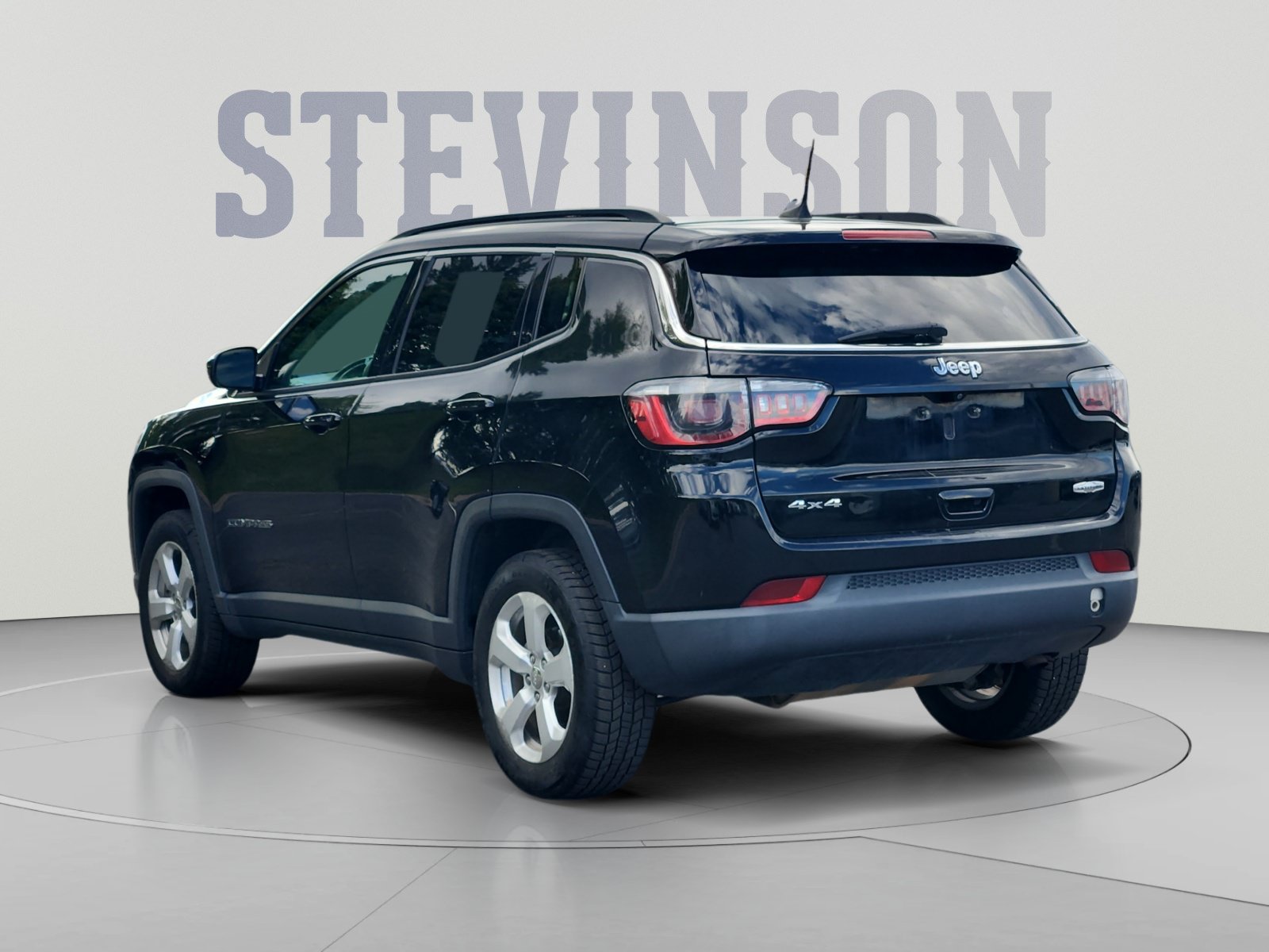 Used 2017 Jeep Compass Latitude w/ Popular Equipment Group AWD/4WD image 3
