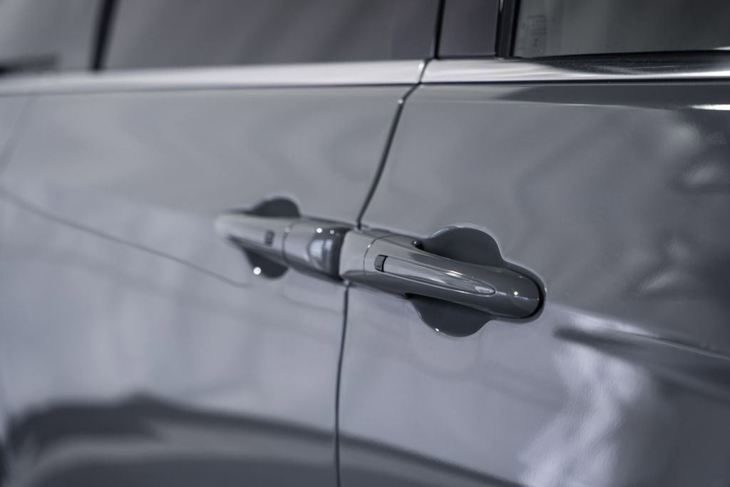 Used 2025 Chrysler Pacifica Select image 18