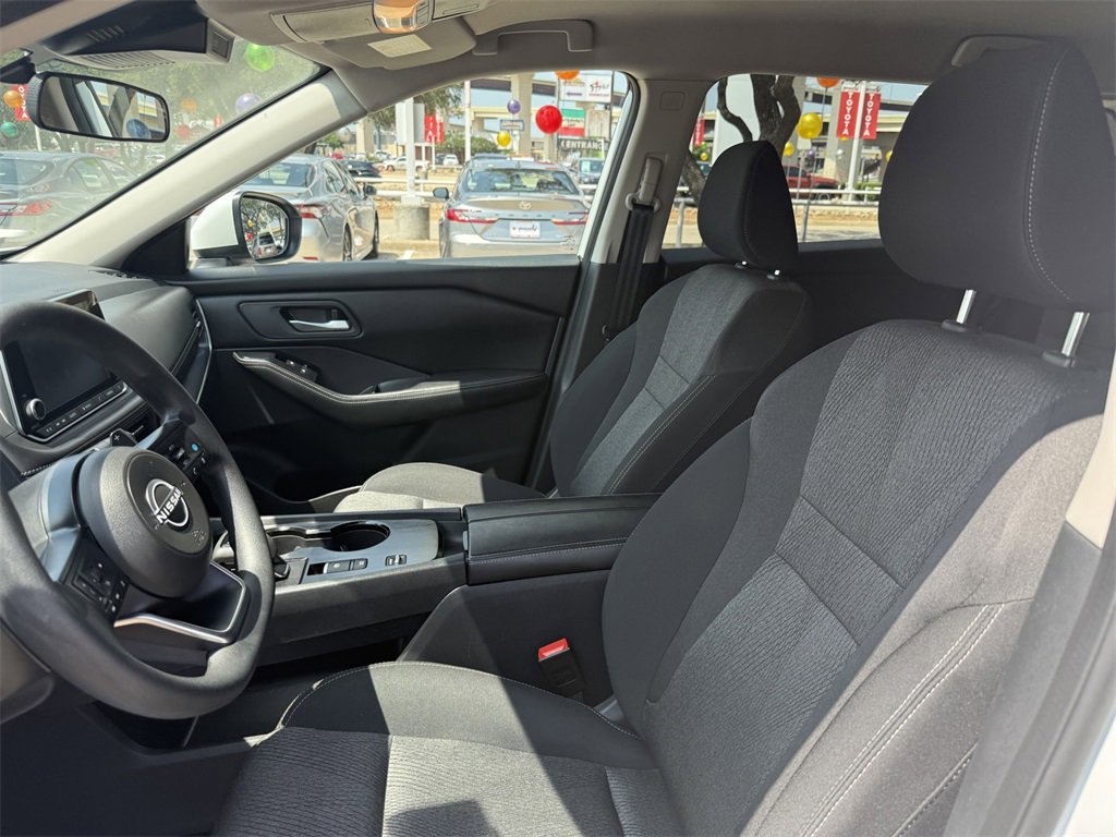 Used 2024 Nissan Rogue SV image 12