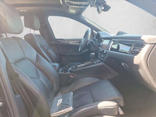 Used 2023 Porsche Macan AWD/4WD image 18