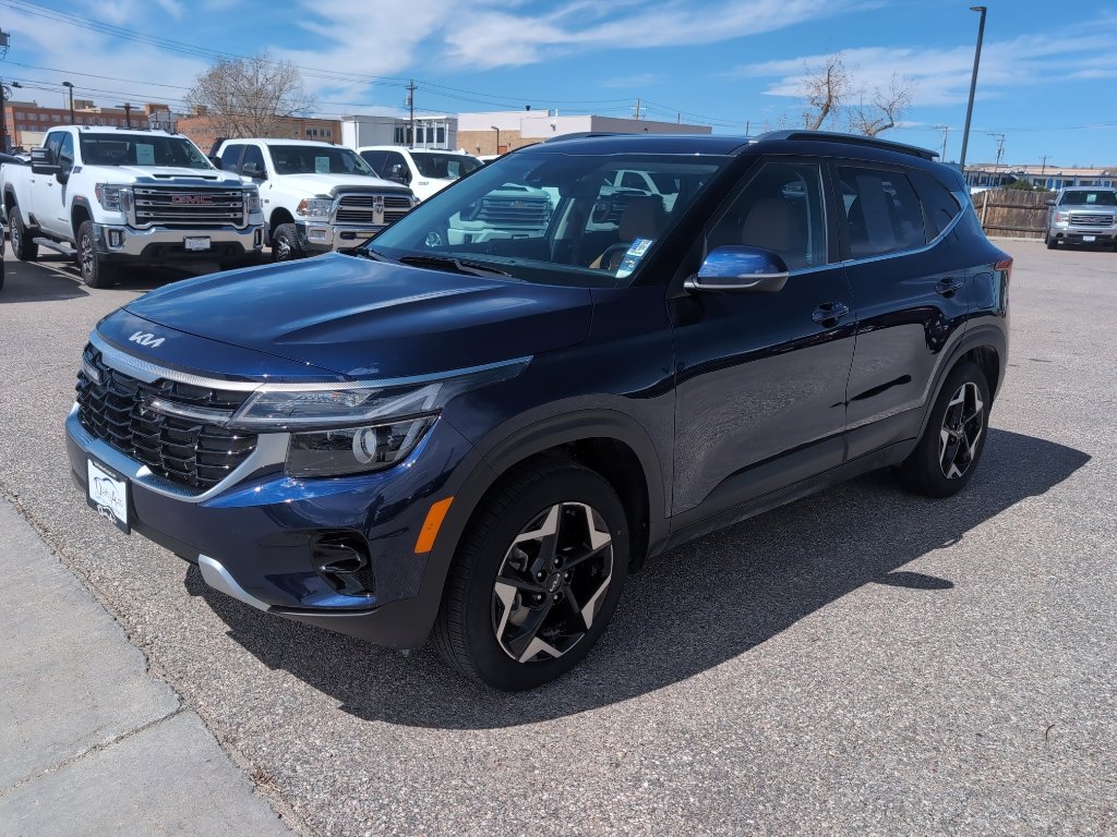 Used 2024 Kia Seltos EX image 2